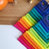 Gehäkelte Topflappen Regenbogenfarben 1 Paar | bunte Topflappen gehäkelt Baumwolle | nützliche Küchenutensilien | LGBT Bild 2