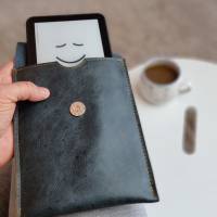 Hochwertige eBook Reader Hülle aus Leder in einem schönen cognac Ton - Langlebiger Schutz für dein Lesegerät Bild 9