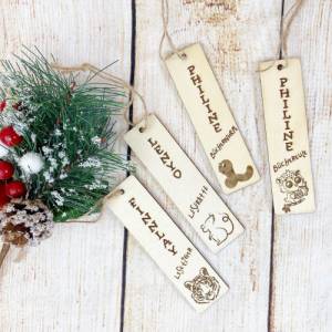 Lesezeichen aus Holz, personalisiert mit Namensgravur und Designauswahl, Geschenk Einschulung oder Adventskalender Bild 1