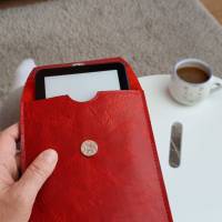 Hochwertiges Lederetui für deinen Ebook-Reader in rot - Langlebiger Schutz für dein Lesegerät Bild 1