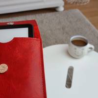 Hochwertiges Lederetui für deinen Ebook-Reader in rot - Langlebiger Schutz für dein Lesegerät Bild 3