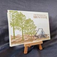 Abenteuer - Geburtstagskarte - Geschenk Geburtstag - Geschenk - Glück - Karte mit Bäumen - Zelten - Grün Beige Schwarz Bild 2