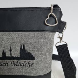 Kleine Handtasche Köln Kölsch Mädche grau schwarz Umhängetasche Cologne Herz Tasche mit Anhänger Kunstleder Kölner Dom Bild 4