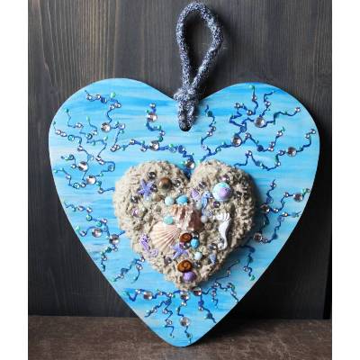 Geschenk zu Muttertag Valentinstag STRANDSPAZIERGANG maritime Collage, abstrakt gestaltet auf herzförmigem Bambusbrett