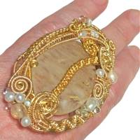 Großer Ring Quarz beige camel mit Perlen handgemacht in wirework goldfarben crazy Handschmuck Bild 3