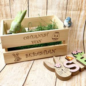 Osternest mit Wunschgravur, personalisierte Holzkiste als Geschenk für Kinder, Ostern 2022 Bild 1