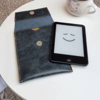Stilvolle eBook Reader Hülle aus Leder in wunderschönem Blau - Langlebiger Schutz für dein Lesegerät Bild 3