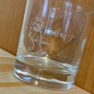 Lario Glas, Personalisiertes Geschenk 30cl, Motiv Dino mit Namen Bild 4