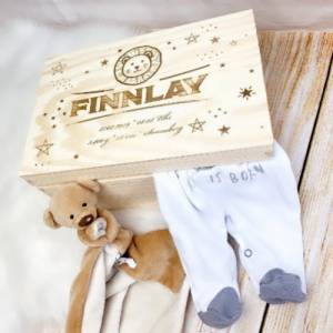 Erinnerungskiste Baby, Personalisierte Erinnerungsbox aus Holz, Geschenk zur Schwangerschaft, Geburt, Taufe, Kommunion Bild 9