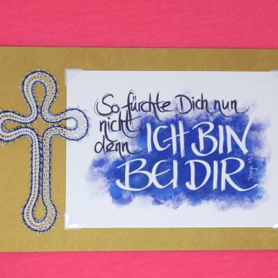 geklöppeltes Kreuz mit Karte