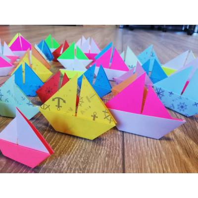 10 Origami Segelboote, Tischdeko, Taufe, Hochzeit, Papierboot, Schiffe, Boote, Papierdeko maritim, bunt