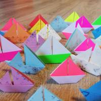 10 Origami Segelboote, Tischdeko, Taufe, Hochzeit, Papierboot, Schiffe, Boote, Papierdeko maritim, bunt Bild 2
