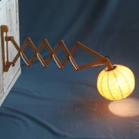 Wandlampe Scherengitter aus Holz mit Bast Schirm Bild 2