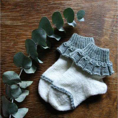 Anleitung: Fairy Steps - Socken mit Rüsche stricken 14 Größen von Baby bis Erwachsene