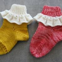 Anleitung: Fairy Steps - Socken mit Rüsche stricken 14 Größen von Baby bis Erwachsene Bild 4
