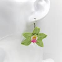 Grüne Orchideen Blumen Ohrringe Polymer Clay, florale große leichte Ohrhänger für Frauen, hübsches Geschenk für Mama Bild 3