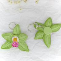 Grüne Orchideen Blumen Ohrringe Polymer Clay, florale große leichte Ohrhänger für Frauen, hübsches Geschenk für Mama Bild 6