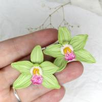 Grüne Orchideen Blumen Ohrringe Polymer Clay, florale große leichte Ohrhänger für Frauen, hübsches Geschenk für Mama Bild 7