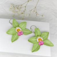 Grüne Orchideen Blumen Ohrringe Polymer Clay, florale große leichte Ohrhänger für Frauen, hübsches Geschenk für Mama Bild 9