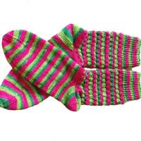 Socken aus handgefärbter Wolle, Größe 40/42, Ringelsocken, Erdbeeren, Grün, Rot Bild 4