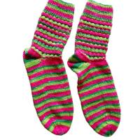 Socken aus handgefärbter Wolle, Größe 40/42, Ringelsocken, Erdbeeren, Grün, Rot Bild 5