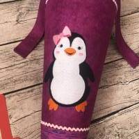 zauberhafte Schultüte Zuckertüte aus Stoff in Beere mit Pinguin Bild 2
