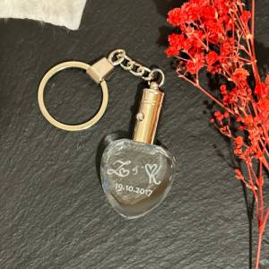 Schlüsselanhänger, Form Kristallherz aus Glas, Wunschgravur, Geschenk personalisiert für jeden Anlass Bild 3