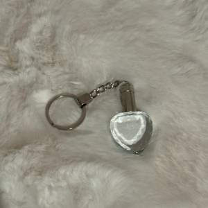 Schlüsselanhänger, Form Kristallherz aus Glas, Wunschgravur, Geschenk personalisiert für jeden Anlass Bild 9