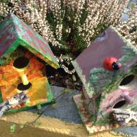 Vogelhäuschen mit Blumenmotiven im 2-er-Set, Deko-Häuschen mit Serviettentechnik für innen und außen Bild 1