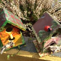 Vogelhäuschen mit Blumenmotiven im 2-er-Set, Deko-Häuschen mit Serviettentechnik für innen und außen Bild 5