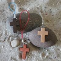 Miniaturkreuze aus Holz, Handyanhänger, Glücksbringer Bild 7