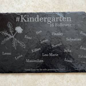 Schieferplatte 30x20 cm, Personalisiertes Abschiedsgeschenk für die Erzieher/innen mit dem Namen und Motto der Kinder Bild 1
