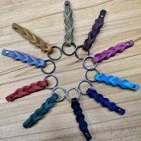 Schlüsselanhänger geflochten aus Fettleder, Leder Anhänger 10 Lederfarben, Schlüsselband Bild 1