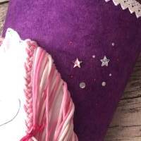 zauberhafte Schultüte / Zuckertüte aus Stoff in Lila mit Sternen und Einhorn mit 3D Mähne und Glitzer Bild 3