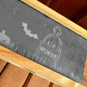 Holzkiste mit Schiefertafel, Holzkiste für Wurstwaren, Halloween Motiv Bild 5