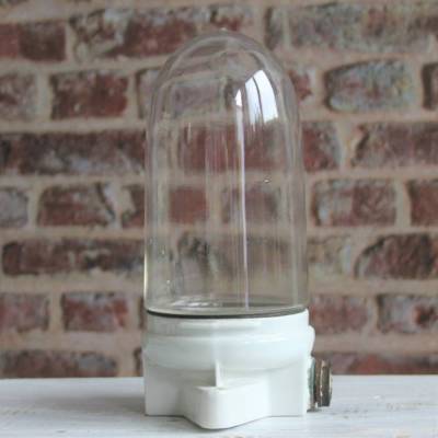 alte Wandlampe Porzellan mit Glaskuppel