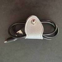 Kabelhalter * Kabelbinder „FISCH“ * aus Kunstleder * Silber * mit Kugelverschluss Bild 4