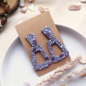 lange Ohrringe eckig | Blau Weiß und Violett | Statementohrringe mit psychedelischem Muster Bild 1