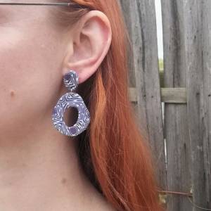 Ohrringe Lila und Blau in großer Donut Form | verrückte Statement Ohrringe aus Polymer Clay Bild 6