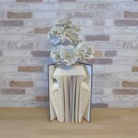 gefaltetes Buch - klassische Vase mit Landnelken // Papierblumen // Dekoration // Blumen aus alten Buchseiten // Buchdek Bild 1