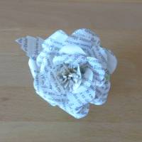 Papierblumen - Rose // Papierrose // Blume aus alten Buchseiten // Buchrose // Geschenk // Valentinstag // Muttertag Bild 4