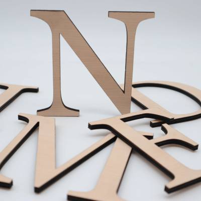 HOLZ BUCHSTABEN Ahorn, natürliche Holzbuchstaben, Personalisierter Schriftzug, Kinder Zimmertür, Wanddeko, T&u