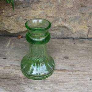 Vase aus grünem Pressglas Vintage 60er 70er Jahre DDR Bild 3