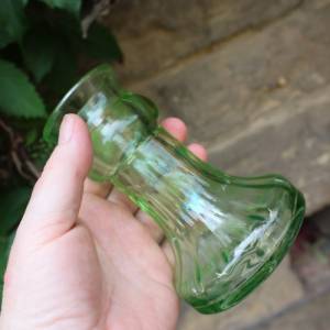Vase aus grünem Pressglas Vintage 60er 70er Jahre DDR Bild 5