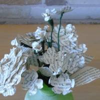 Papierblumen – kleiner Strauß Blumenmix // Dekoration // Papierblüten // Blumenstrauß // Blumen aus alten Buchseiten // Bild 5