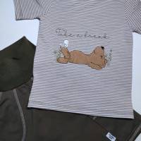 Set aus T-Shirt mit Stickerei und khakifarbener kurzer Hose in Gr. 104 Bild 2