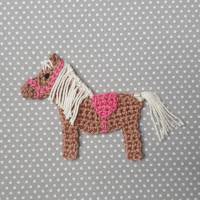 kleines Haflinger Pferd - Sattel in Wunschfarbe - Häkelapplikation aus 100 % Baumwolle Bild 4