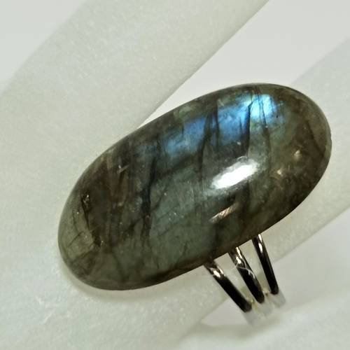 Ring mit 32 x 15 mm großem Labradorit Stein oval poliert schimmernd als Geschenk für sie