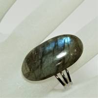 Ring mit 32 x 15 mm großem Labradorit Stein oval poliert schimmernd als Geschenk für sie Bild 2