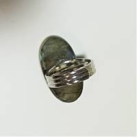 Ring mit 32 x 15 mm großem Labradorit Stein oval poliert schimmernd als Geschenk für sie Bild 3